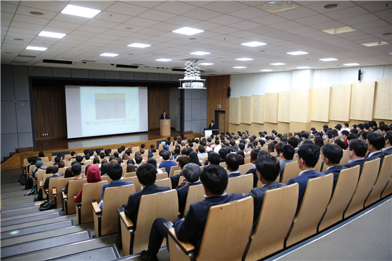 (2016.05.11)Governor Woong Seob Zhin from the Financial Supervisory Service gives a special lecture at Ajou