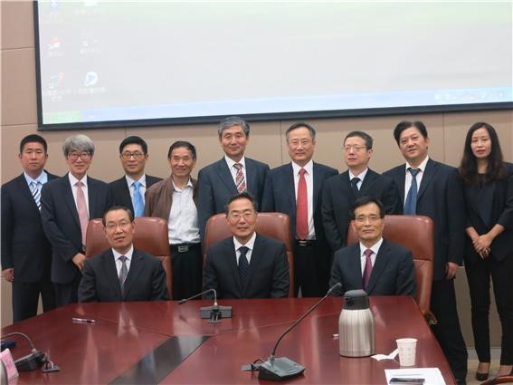 我校与中国无锡教育局、中日韩经济发展协会签订三方协议