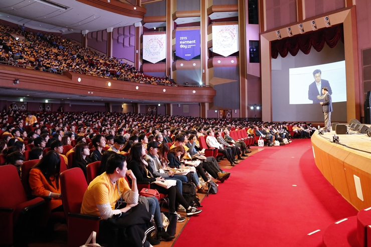 ‘韩国青少年启导日’，我校校长金东兗为2800多名与会人员做主题演讲 　　　　